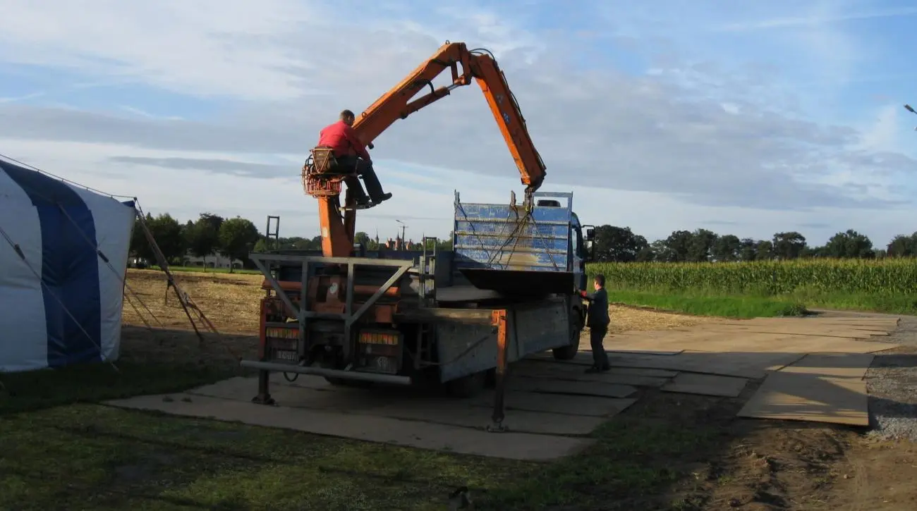 Stalen rijplaten leveren en plaatsen